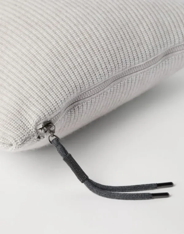 Cashmere English rib knit cushion with shiny zipper pull