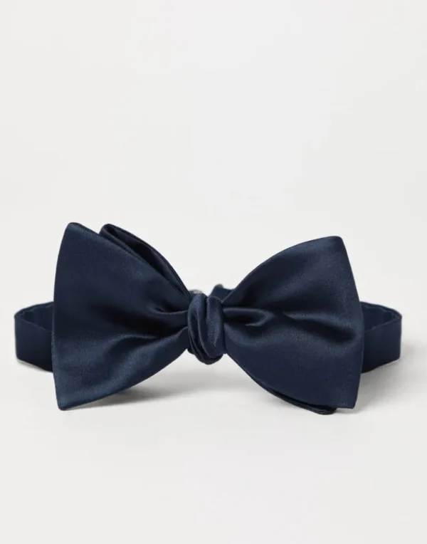 Cotton and silk satin bow tie