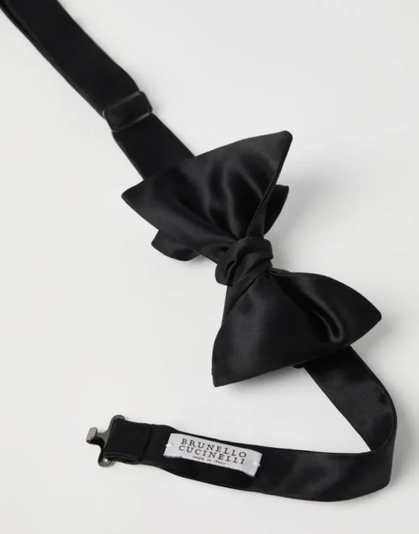 Cotton and silk satin bow tie