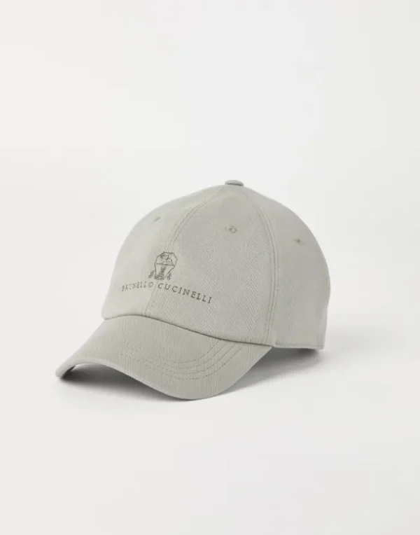 Garment-dyed baseball cap in denim with embroidered logo