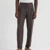 Garment-dyed leisure fit trousers in linen gabardine with drawstring and double pleats