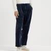 Garment-dyed leisure fit trousers in cotton corduroy with drawstring and double pleats