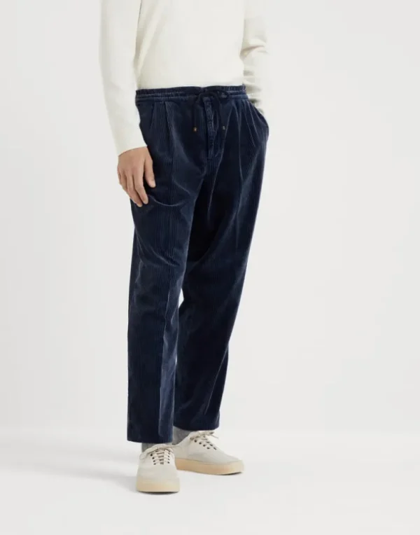 Garment-dyed leisure fit trousers in cotton corduroy with drawstring and double pleats