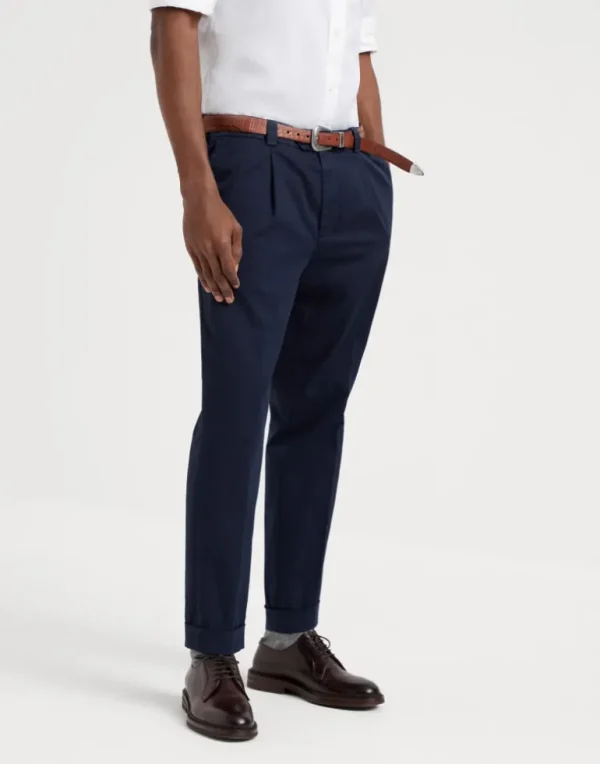 Garment-dyed leisure fit trousers in American Pima cotton comfort gabardine with pleat