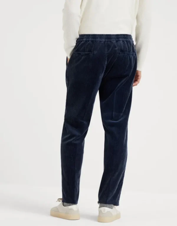 Garment-dyed leisure fit trousers in cotton corduroy with drawstring and double pleats