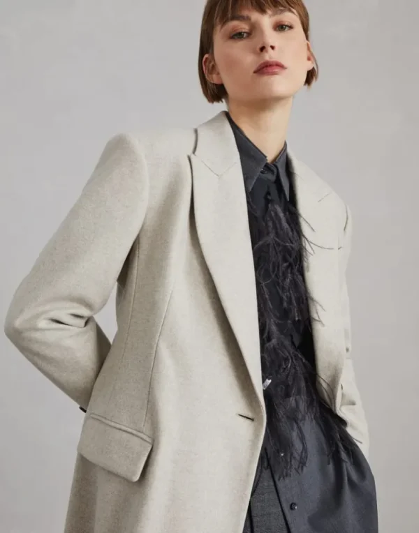 Lightweight wool cloth coat with monili