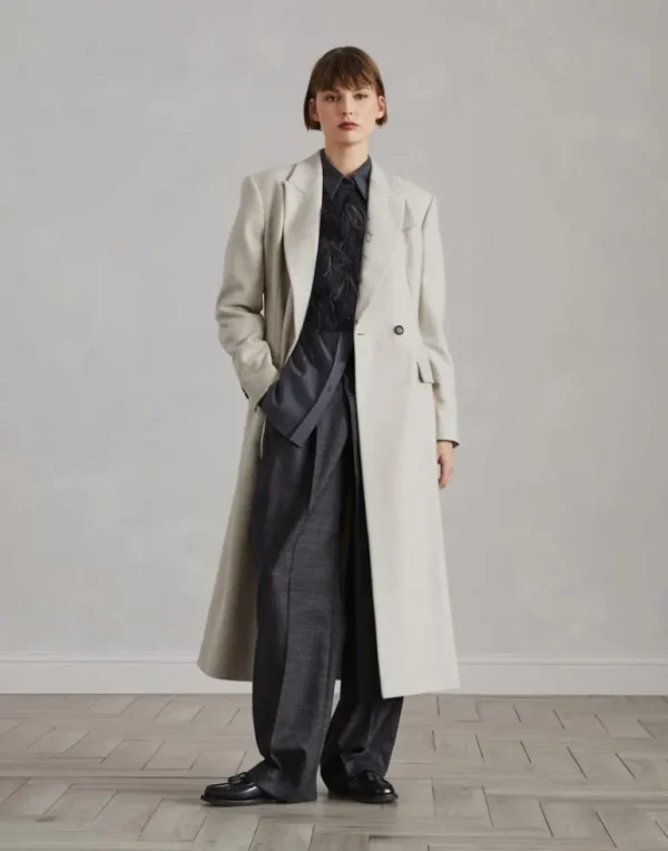 Lightweight wool cloth coat with monili