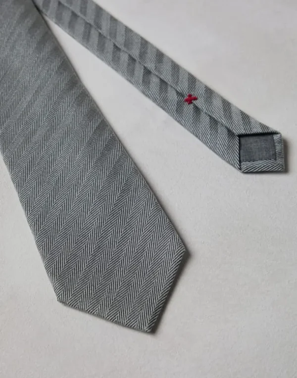 Silk chevron tie