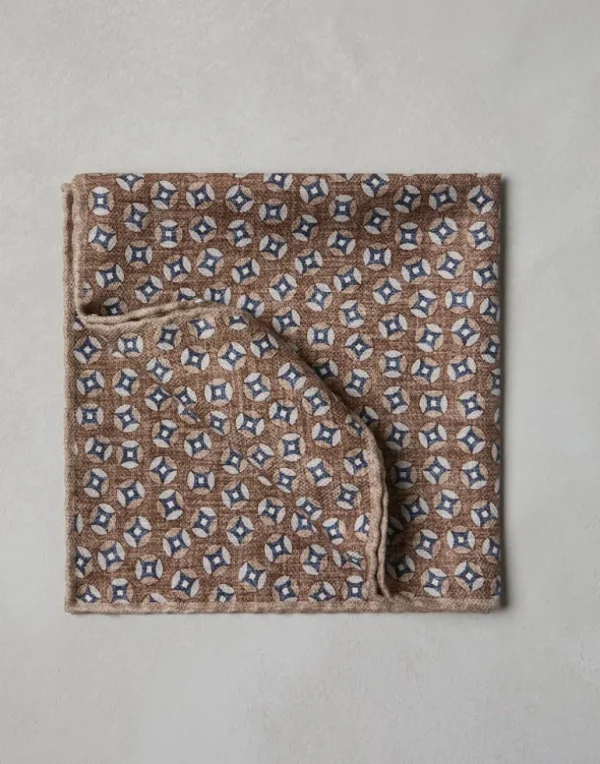 Silk pocket square with pattern