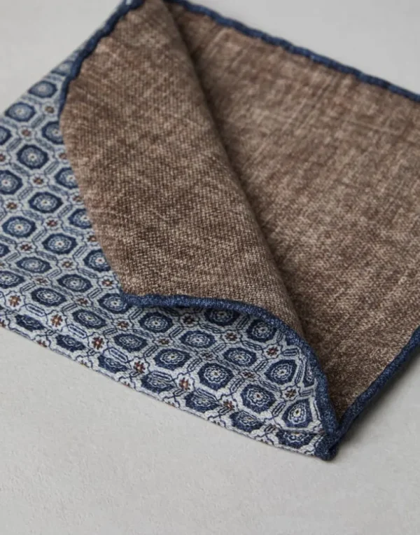 Silk pocket square with pattern