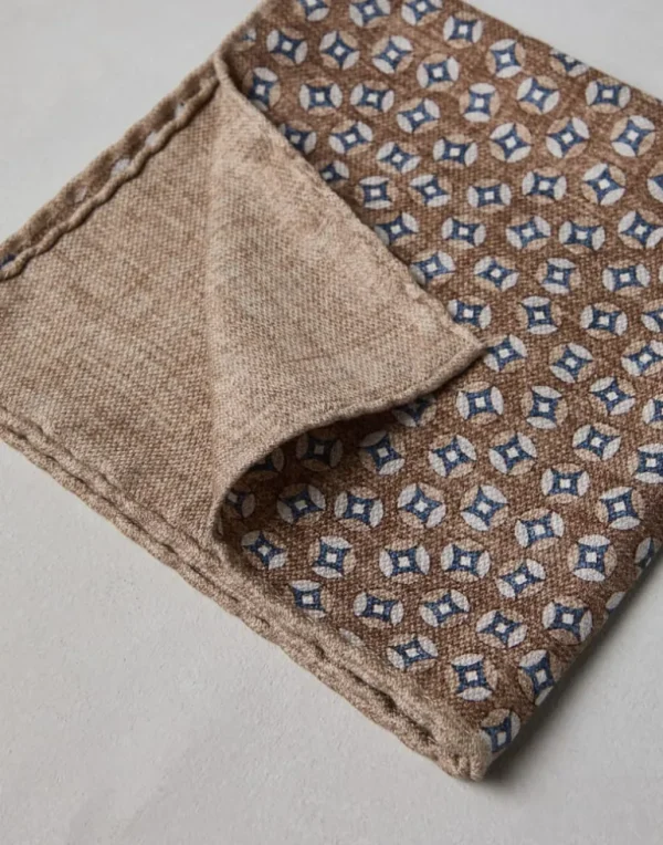 Silk pocket square with pattern