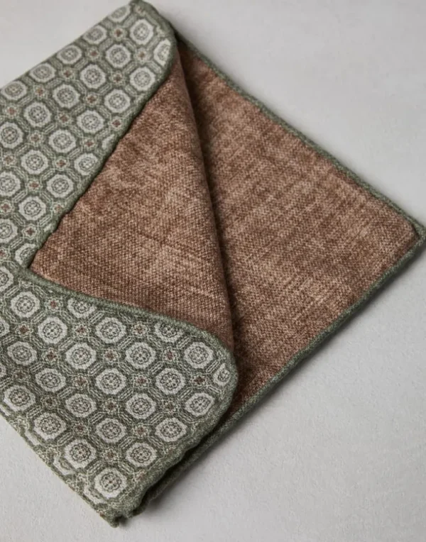 Silk pocket square with pattern