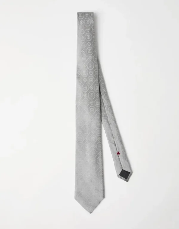 Silk tie with geometric pattern