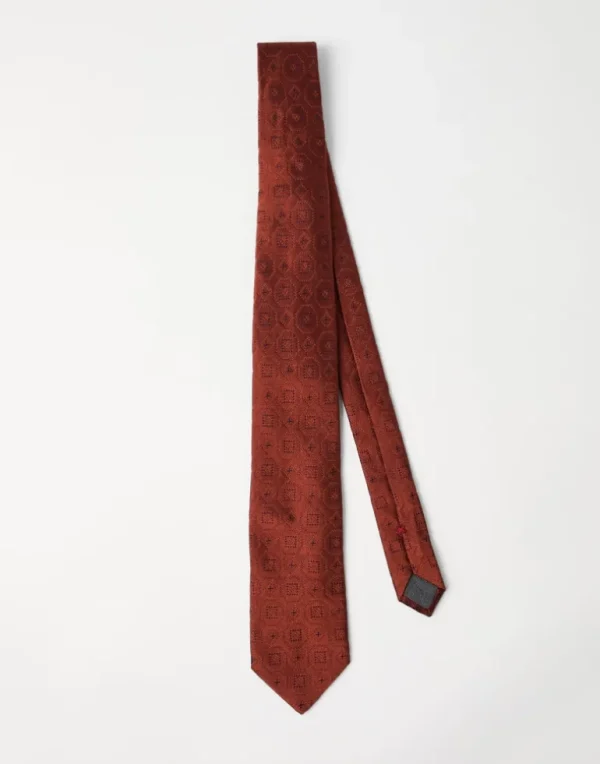 Silk tie with geometric pattern