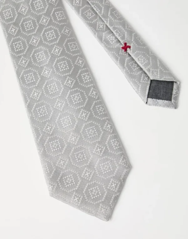 Silk tie with geometric pattern