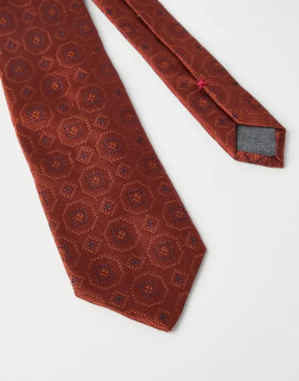 Silk tie with geometric pattern