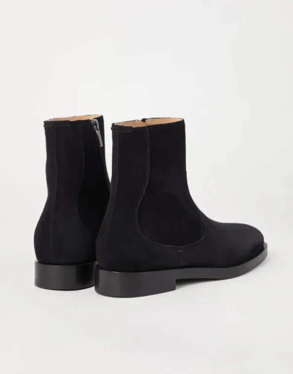 Suede boots with zipper