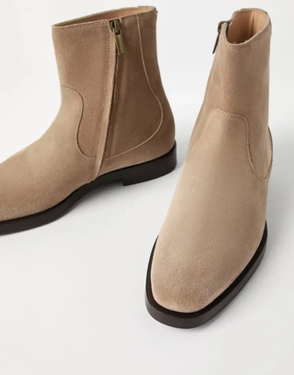 Suede boots with zipper