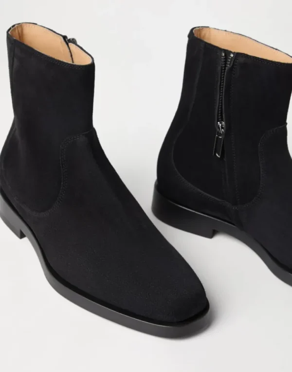 Suede boots with zipper