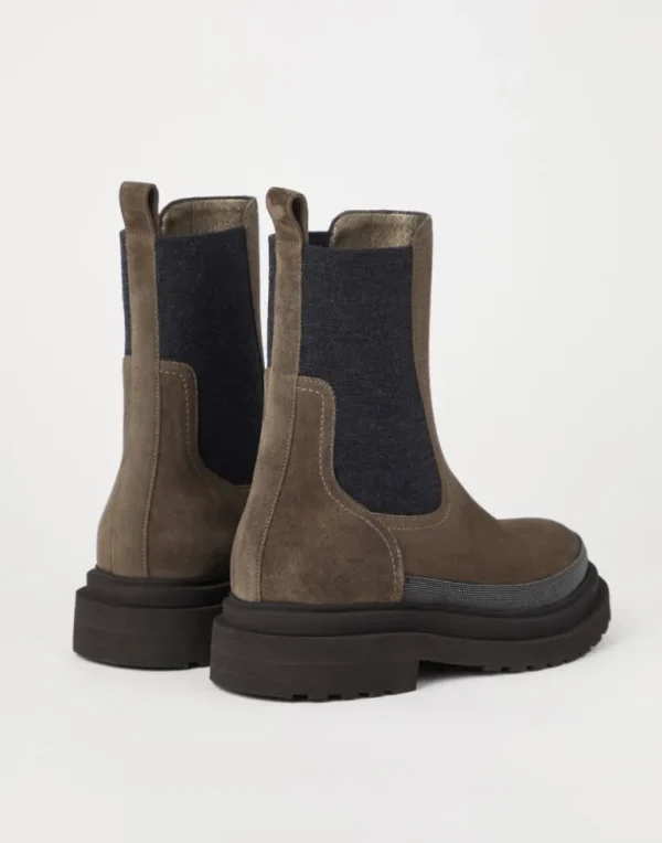 Suede Chelsea boots with precious contour