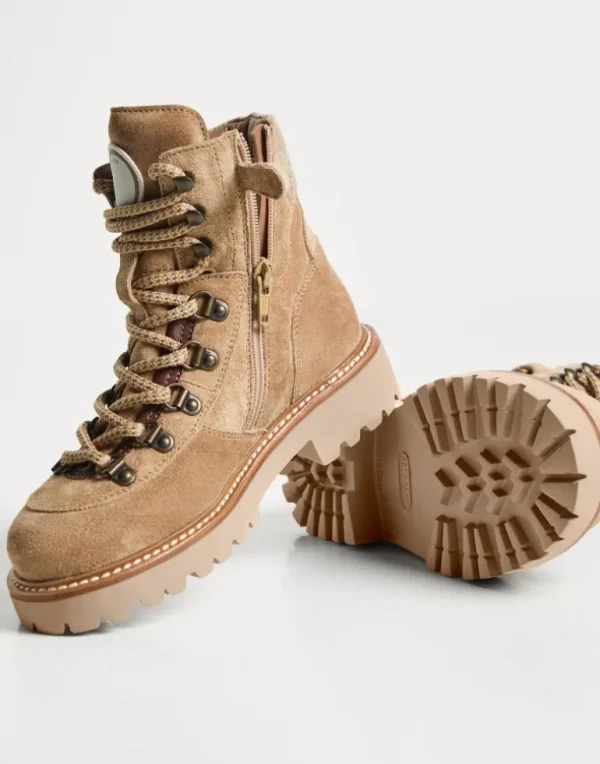 Washed suede mountain-style boots with patch