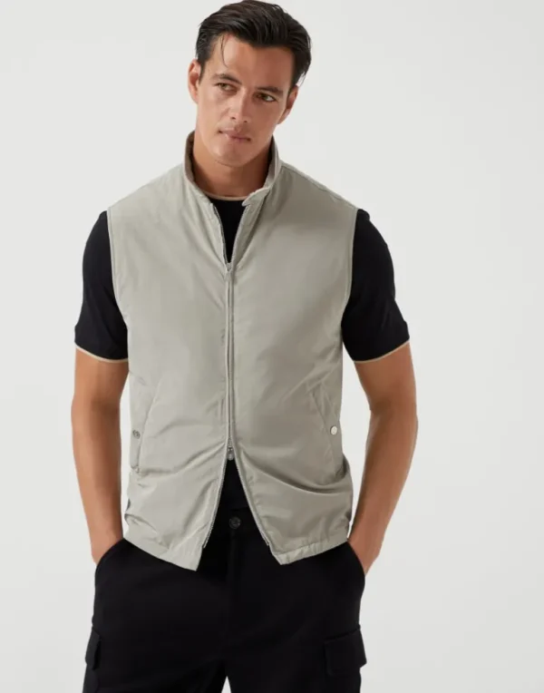 Water-resistant microfiber vest with Thermore® padding